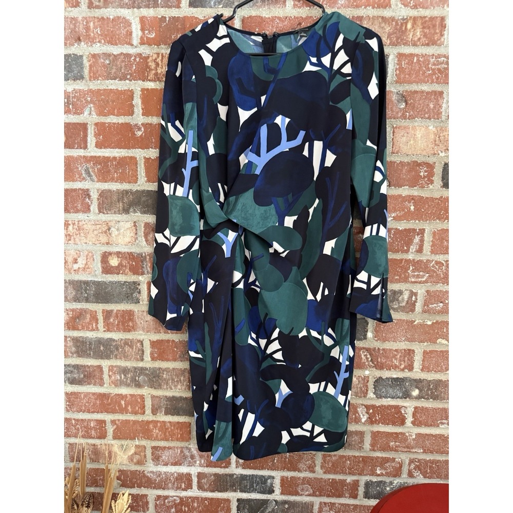 Ann Taylor Women's dress size 8 (waist gether)